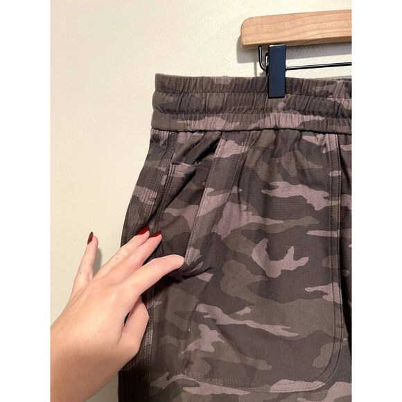 NWT Athleta Camo Farallon Shorts Drawstring Grey Green Plus Size 22 - Picture 5 of 11